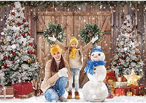Felortte 7x5FT Polyester Kumaş Kış Noel Rustik Ahır Ahşap Kapı Fotoğraf Backdrop Noel Ağacı Kar Hediyeler Dekor Arka